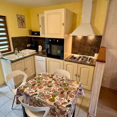 Les Planchettes לה מן-דור