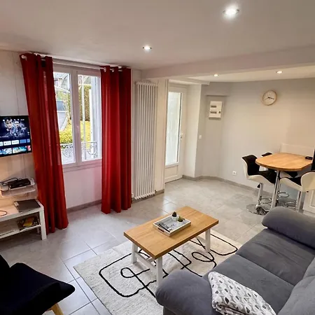 Les Planchettes דירה *