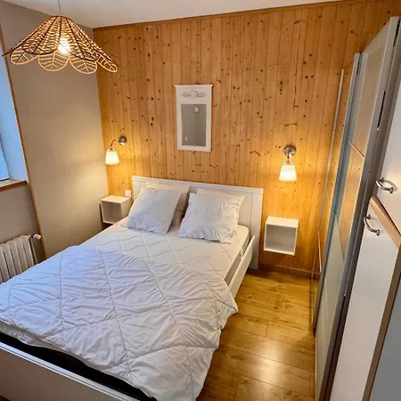 Les Planchettes לה מן-דור