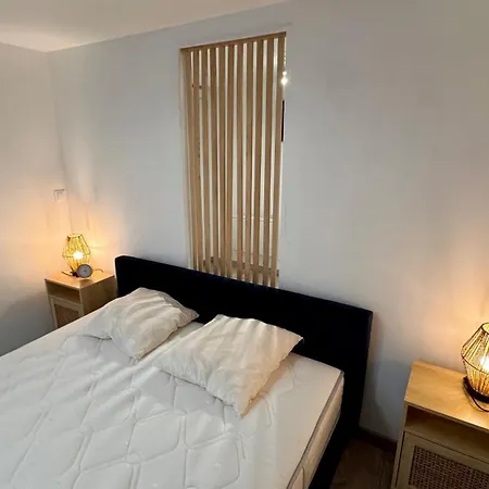 Les Planchettes לה מן-דור