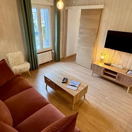 Les Planchettes Apartment *